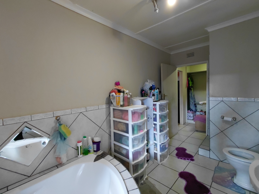 To Let 2 Bedroom Property for Rent in Flamwood North West